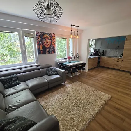Premium Up To 5p, 15 Min To Center, Tree View, 5 Min Walk To 2 Lakes With Attractions, Vr Googles, Led Fireplace, New 아파트 바르샤바