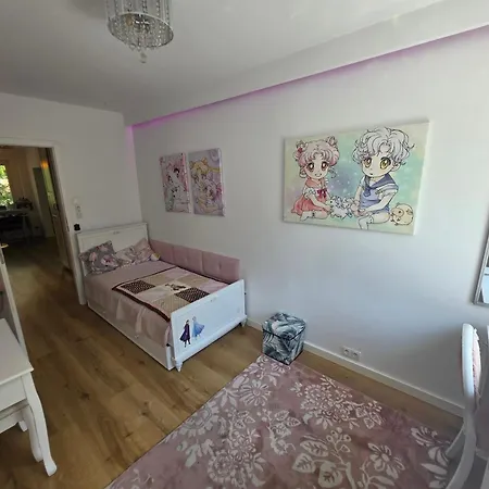 Premium Up To 5p, 15 Min To Center, Tree View, 5 Min Walk To 2 Lakes With Attractions, Vr Googles, Led Fireplace, New 아파트 바르샤바
