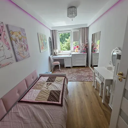 Lägenhet Premium Up To 5p, 15 Min To Center, Tree View, 5 Min Walk To 2 Lakes With Attractions, Vr Googles, Led Fireplace, New Warszawa