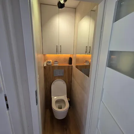 Premium Up To 5p, 15 Min To Center, Tree View, 5 Min Walk To 2 Lakes With Attractions, Vr Googles, Led Fireplace, New Lägenhet *