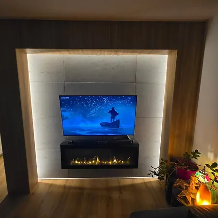 Premium Up To 5p, 15 Min To Center, Tree View, 5 Min Walk To 2 Lakes With Attractions, Vr Googles, Led Fireplace, New