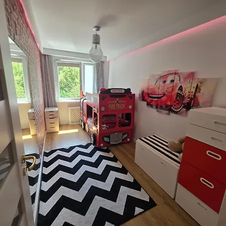 Premium Up To 5p, 15 Min To Center, Tree View, 5 Min Walk To 2 Lakes With Attractions, Vr Googles, Led Fireplace, New