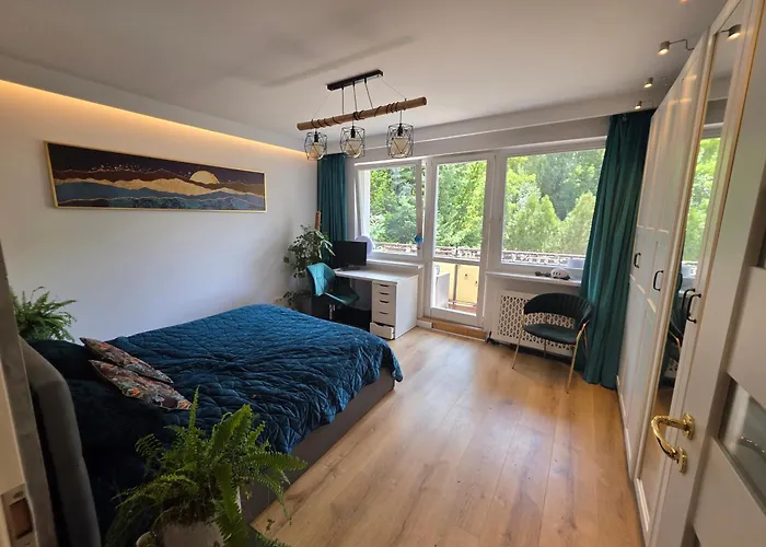 Premium Up To 5p, 15 Min To Center, Tree View, 5 Min Walk To 2 Lakes With Attractions, Vr Googles, Led Fireplace, New *