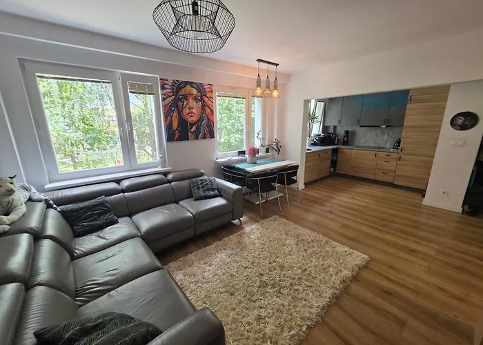 Premium Up To 5p, 15 Min To Center, Tree View, 5 Min Walk To 2 Lakes With Attractions, Vr Googles, Led Fireplace, New 아파트 바르샤바