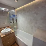 Apartment Premium Up To 5p, 15 Min To Center, Tree View, 5 Min Walk To 2 Lakes With Attractions, Vr Googles, Led Fireplace, New Warschau