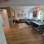 Apartment Premium Up To 5p, 15 Min To Center, Tree View, 5 Min Walk To 2 Lakes With Attractions, Vr Googles, Led Fireplace, New