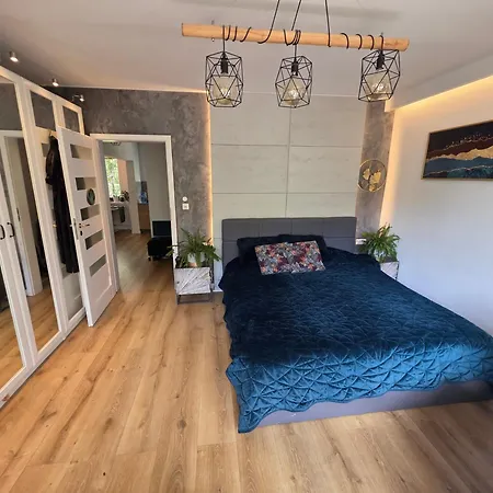 Apartment Premium Up To 5p, 15 Min To Center, Tree View, 5 Min Walk To 2 Lakes With Attractions, Vr Googles, Led Fireplace, New Warschau