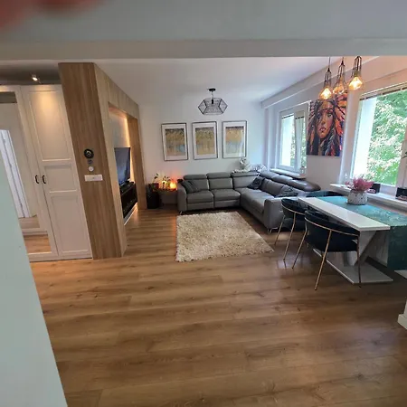 Appartement Premium Up To 5p, 15 Min To Center, Tree View, 5 Min Walk To 2 Lakes With Attractions, Vr Googles, Led Fireplace, New