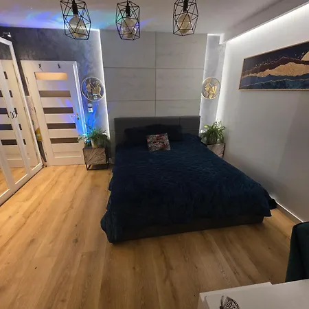 Premium Up To 5p, 15 Min To Center, Tree View, 5 Min Walk To 2 Lakes With Attractions, Vr Googles, Led Fireplace, New Appartement