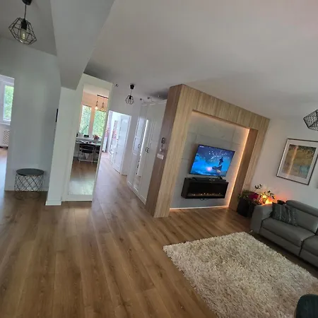 Appartement Premium Up To 5p, 15 Min To Center, Tree View, 5 Min Walk To 2 Lakes With Attractions, Vr Googles, Led Fireplace, New